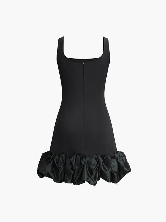 Fırfırlı Kare Yaka Kısa Elbise Siyah Slim Fit Detay Görünüm - SvelteChic