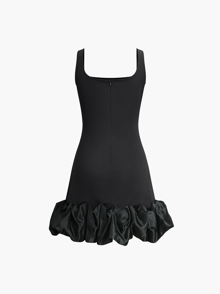 Fırfırlı Kare Yaka Kısa Elbise Siyah Slim Fit Detay Görünüm - SvelteChic