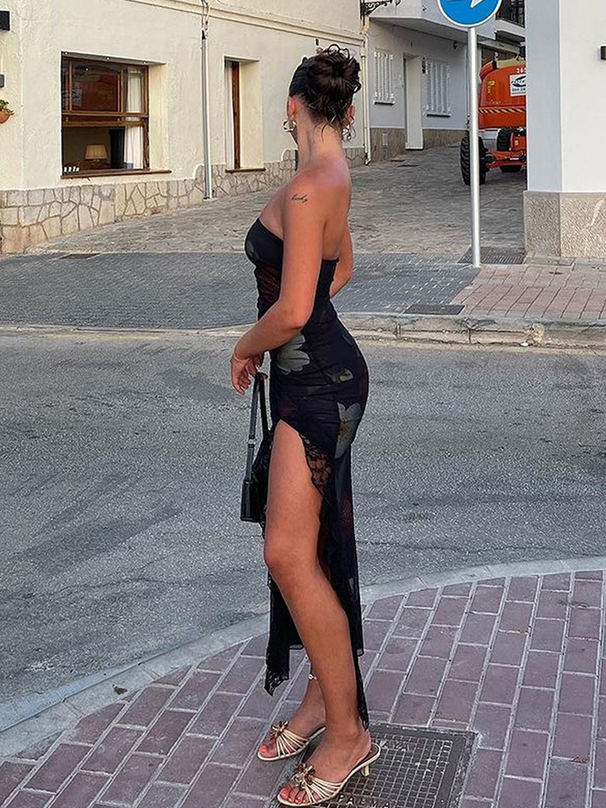 Çiçek Desenli Bölmeli Midi Elbise Siyah Kolsuz · 3