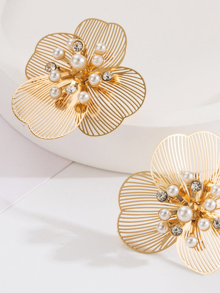 İnci Desenli Çiçek Küpe Altın Damla Model Rhinestone Taşlı Görsel 4 - SvelteChic