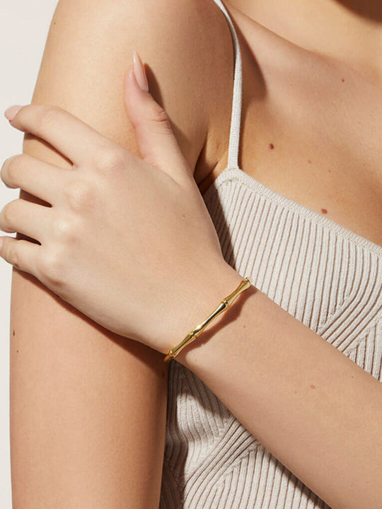 Altın Açık Bambu Bileklik Titanyum Çelik Minimalist Detay Görünüm - SvelteChic