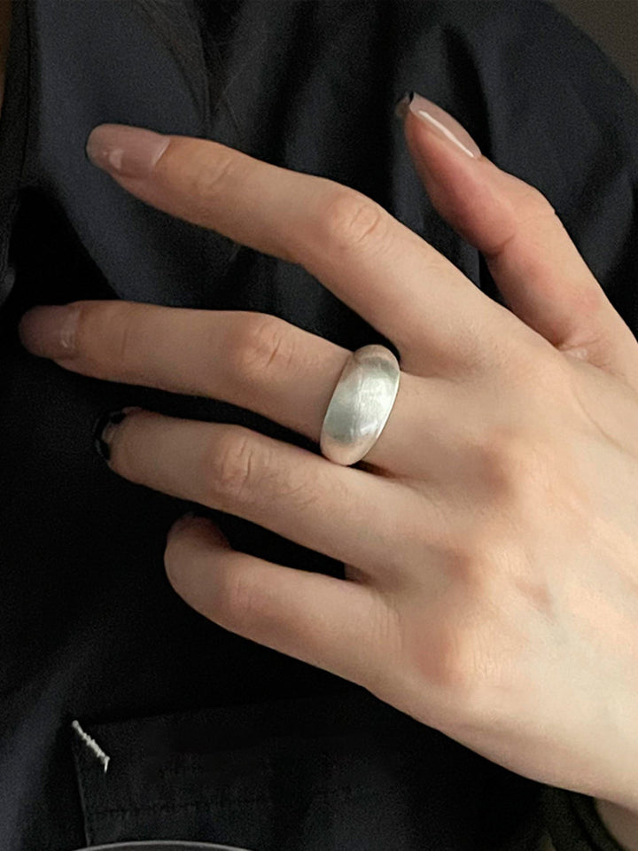 Minimalist Oval Fırçalı Yüzük Gümüş Ayarlanabilir Detay Görünüm - SvelteChic