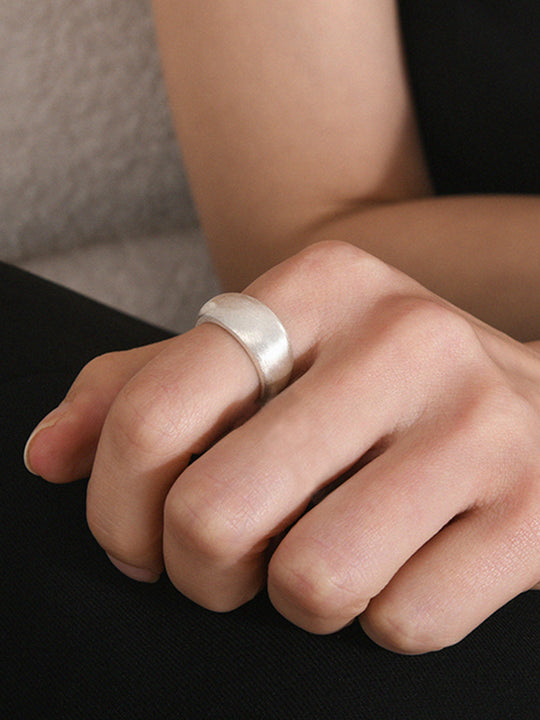 Minimalist Oval Fırçalı Yüzük Gümüş Ayarlanabilir - SvelteChic Kadın Giyim