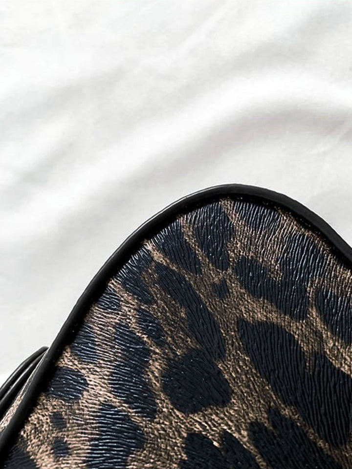 Leopar Desenli Tokalı Koltuk Altı Çanta Kahverengi Detay Görünüm - SvelteChic