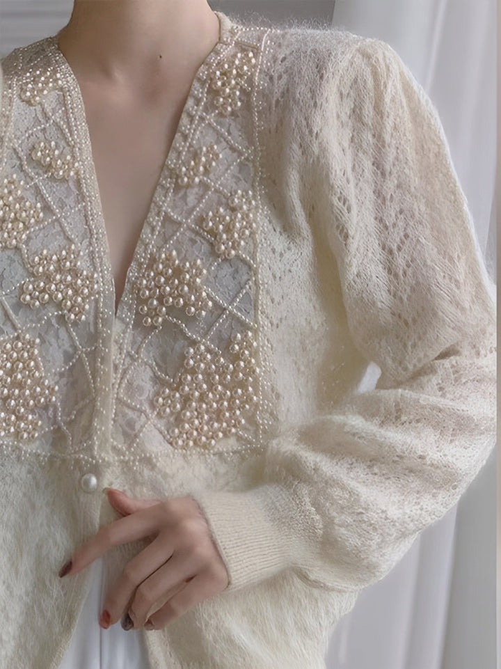 Romantik Boncuklu Düğmeli Hırka Ekru Regular Fit Kombin - SvelteChic