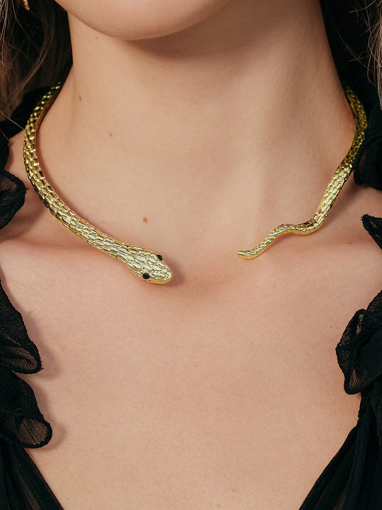 Şık Yılan Esintili Choker Kolye Altın Alaşım Detay Görünüm - SvelteChic