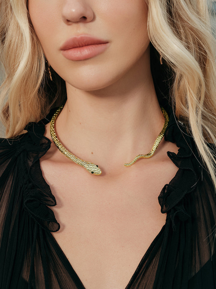 Şık Yılan Esintili Choker Kolye Altın Alaşım Kombin - SvelteChic