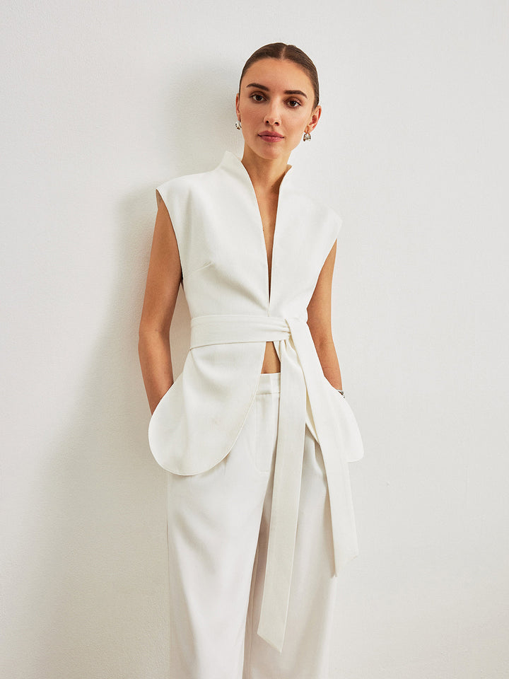 Kemerli Peplum Askısız Uzun Üst Beyaz Düğmeli Görsel 4 - SvelteChic