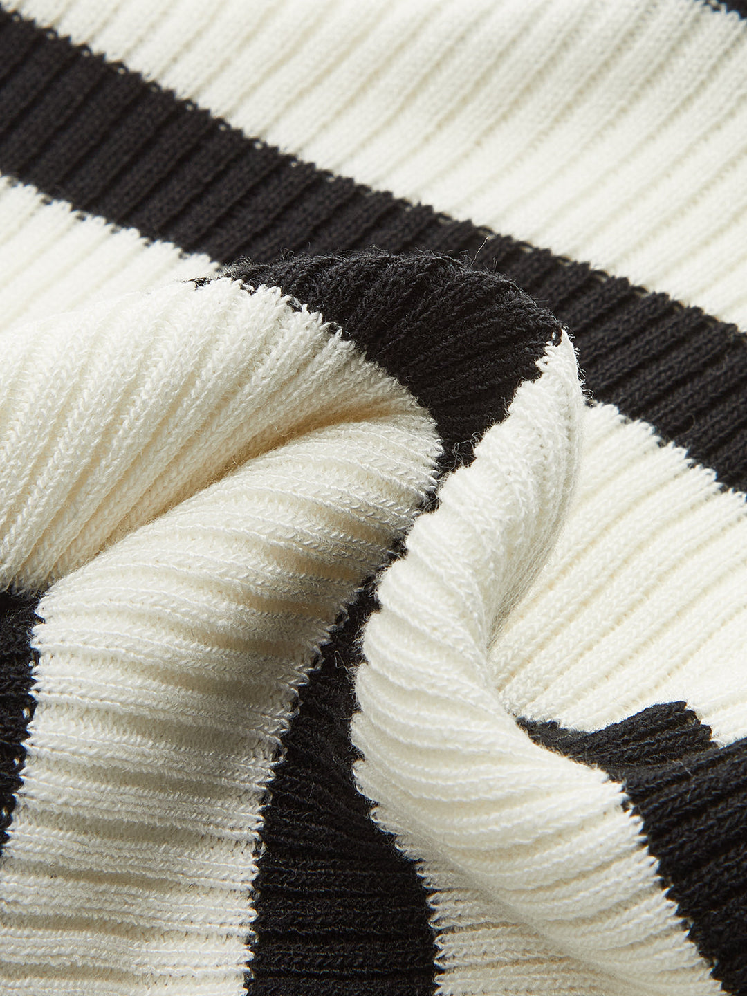 Çizgili Halter Askılı Kısa Kesim Üst Beyaz Triko