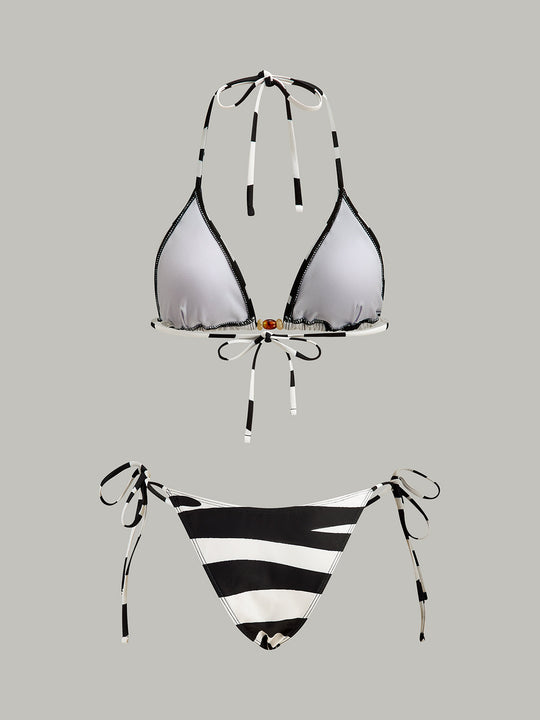 Üçgen Desenli Çizgili Bikini Takımı Siyah Beyaz Detay Görünüm - SvelteChic