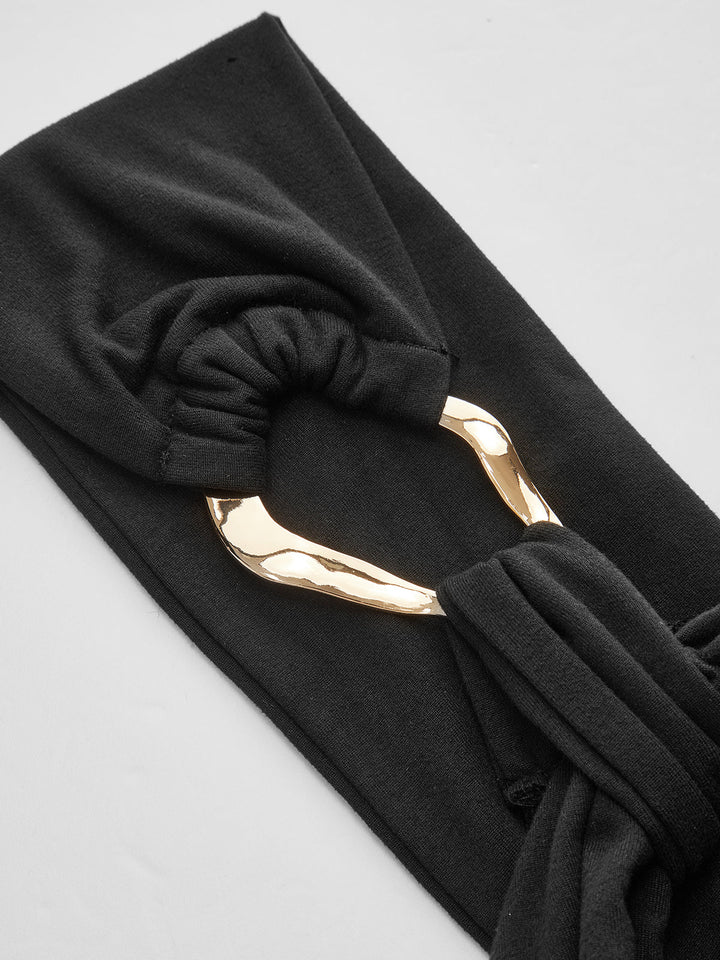 Asimetrik Askı Metal Detaylı Kolsuz Bluz Siyah Slim Fit Kombin - SvelteChic