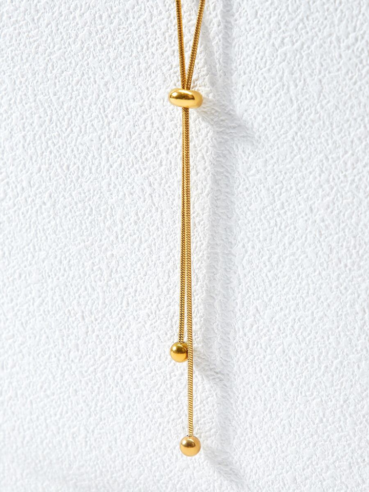 Yılan Zinciri Kolye Titanyum Çelik Altın Rengi Görsel 4 - SvelteChic