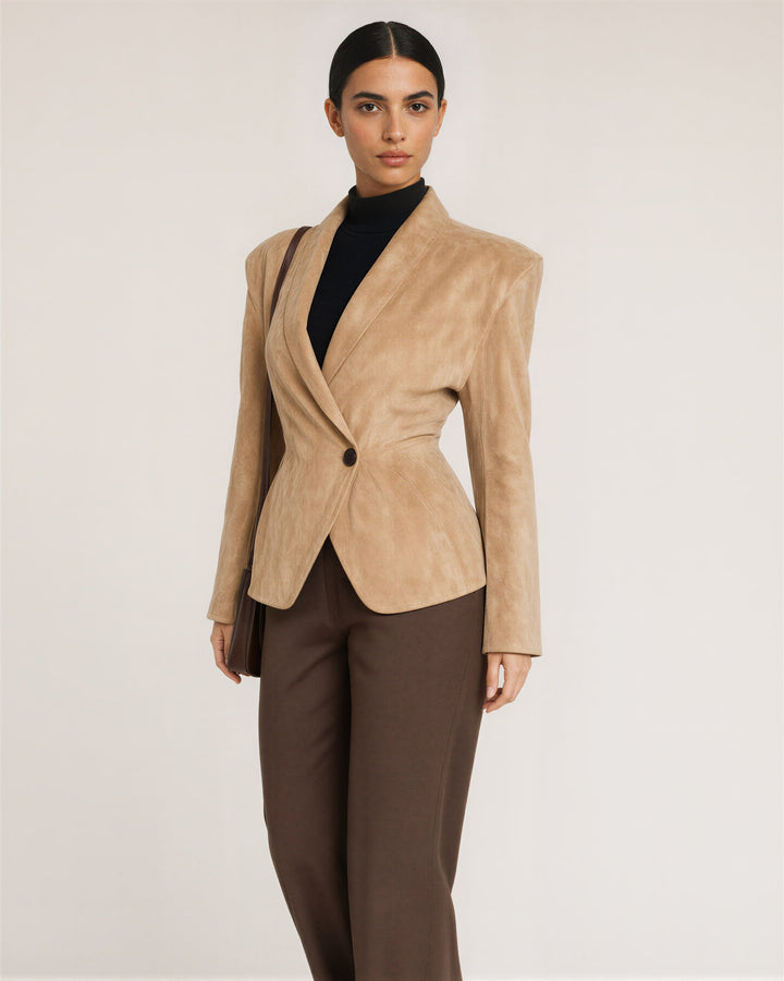 Cassia şal yaka vatkalı suni süet blazer, camel, üç çeyrek açıdan görünüm