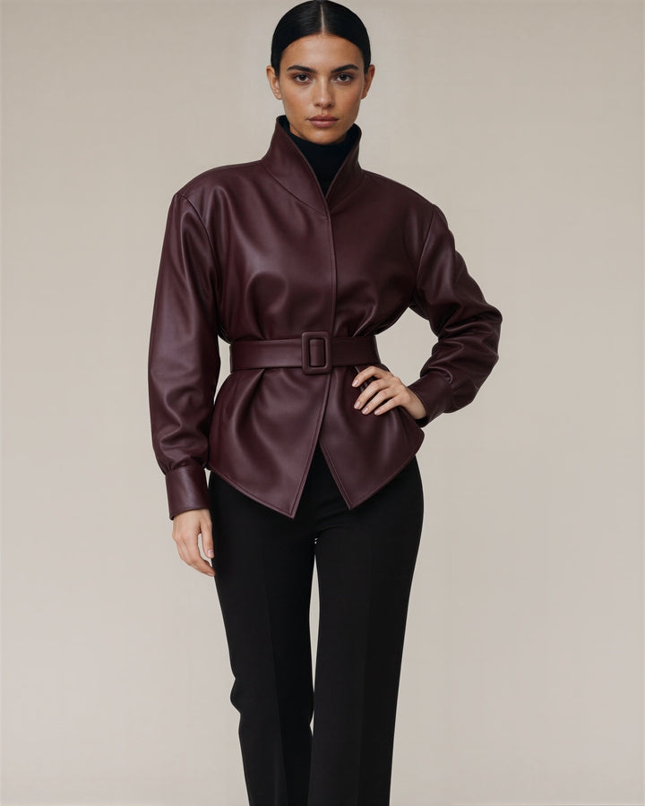 Fausta kemerli dik yaka suni deri peplum ceket, bordo, önden, eller belde